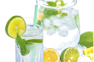 L'acqua con il limone, krastavitsa nonché mento - sana alternativa al limonada