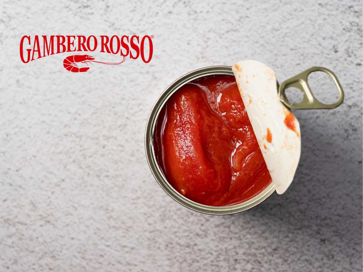 barattolo pomodori pelati e logo gambero rosso